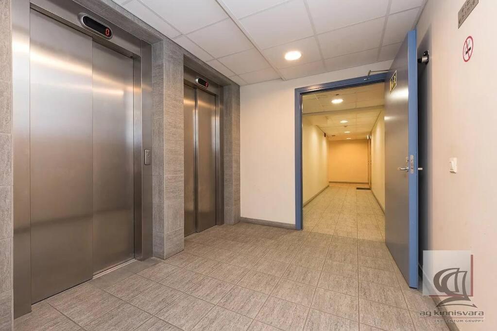 Cozy 2-bedroom Penthouse In The Heart Of Huoneisto