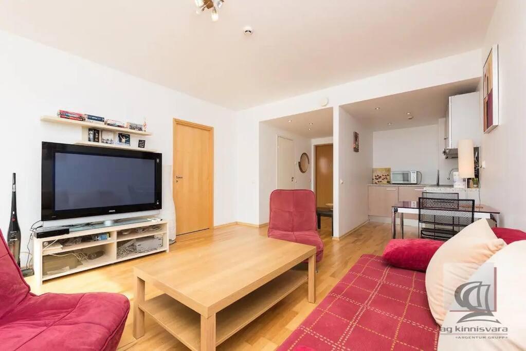 Huoneisto Cozy 2-bedroom Penthouse In The Heart Of Tallinna