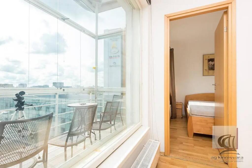 Cozy 2-bedroom Penthouse In The Heart Of *