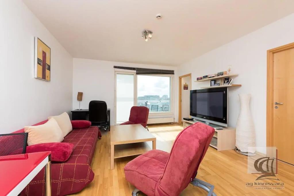 Cozy 2-bedroom Penthouse In The Heart Of *