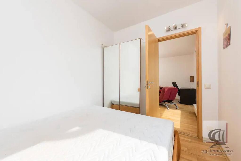 Huoneisto Cozy 2-bedroom Penthouse In The Heart Of *